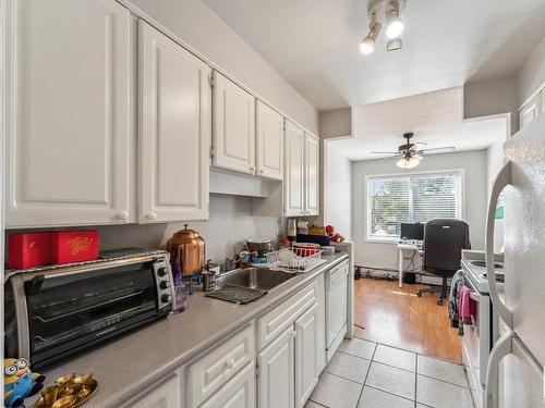 204 11425 41 Avenue, Edmonton, AB - Indoor Photo Showing Kitchen