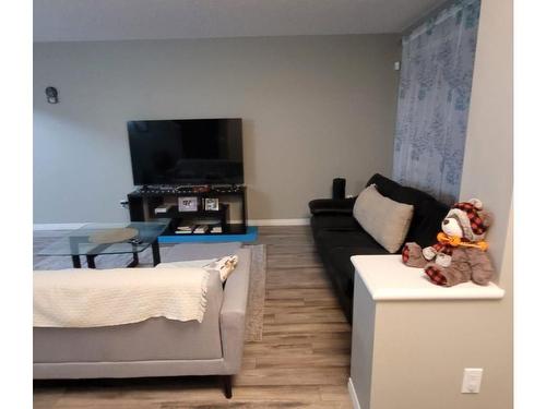 3221 Cherry Crescent, Edmonton, AB - Indoor Photo Showing Living Room