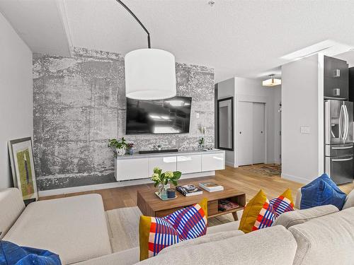 104 10606 84 Avenue, Edmonton, AB - Indoor Photo Showing Living Room