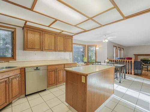 328 Burton Road Nw, Edmonton, AB - Indoor Photo Showing Kitchen