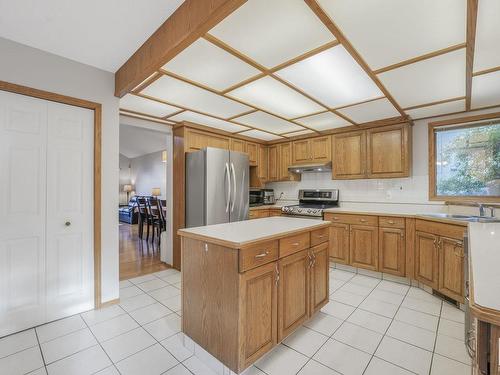 328 Burton Road Nw, Edmonton, AB - Indoor Photo Showing Kitchen