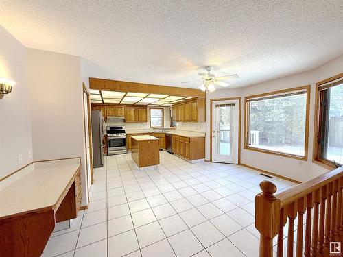 328 Burton Road Nw, Edmonton, AB - Indoor