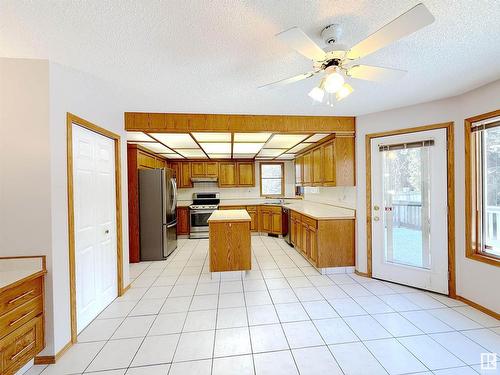 328 Burton Road Nw, Edmonton, AB - Indoor Photo Showing Kitchen