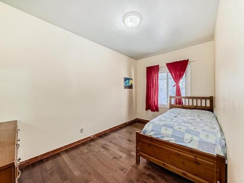 11606 95 Street, Edmonton, AB - Indoor Photo Showing Bedroom