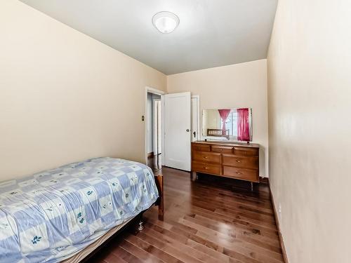 11606 95 Street, Edmonton, AB - Indoor Photo Showing Bedroom