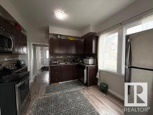 9862 76 Avenue, Edmonton, AB - Indoor Photo Showing Kitchen