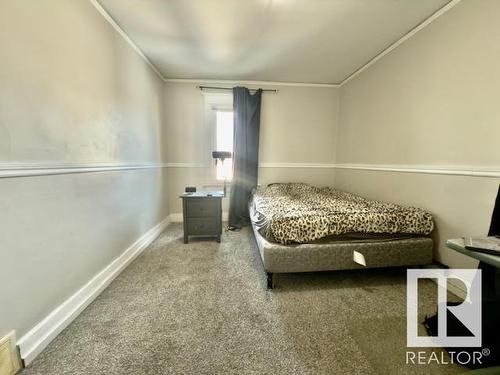 9862 76 Avenue, Edmonton, AB - Indoor Photo Showing Bedroom