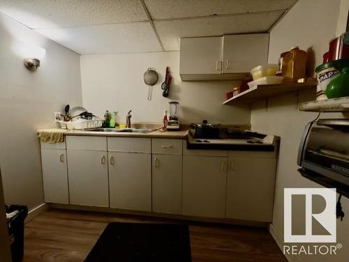 9862 76 Avenue, Edmonton, AB - Indoor