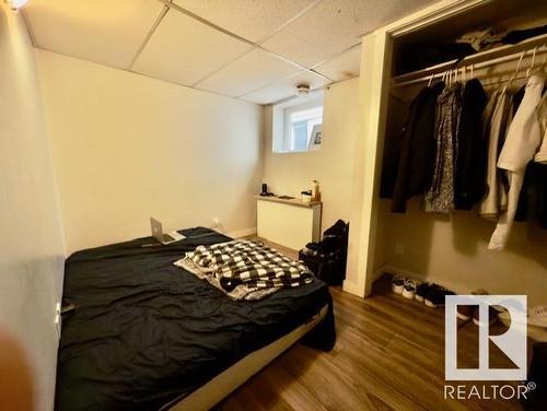 9862 76 Avenue, Edmonton, AB - Indoor Photo Showing Bedroom