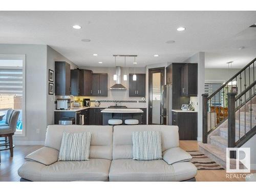 3209 Winspear Crescent, Edmonton, AB - Indoor Photo Showing Living Room