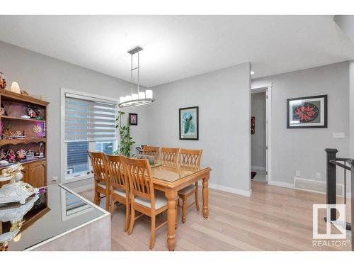 3209 Winspear Crescent, Edmonton, AB - Indoor Photo Showing Dining Room