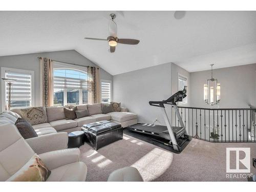 3209 Winspear Crescent, Edmonton, AB - Indoor Photo Showing Living Room