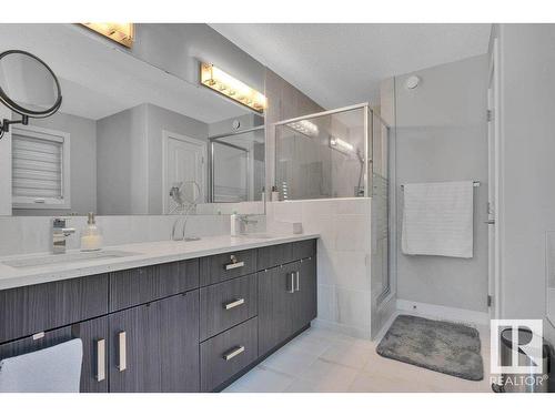 3209 Winspear Crescent, Edmonton, AB - Indoor Photo Showing Bathroom