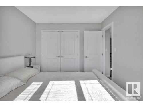 3209 Winspear Crescent, Edmonton, AB - Indoor Photo Showing Bedroom