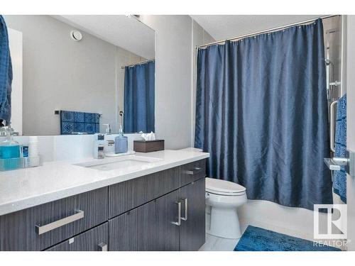 3209 Winspear Crescent, Edmonton, AB - Indoor Photo Showing Bathroom