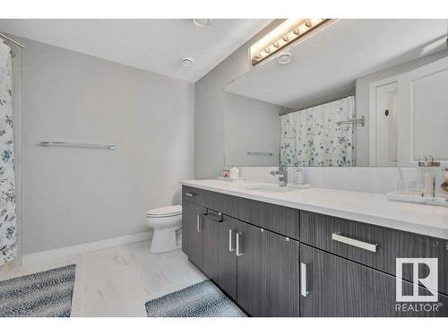 3209 Winspear Crescent, Edmonton, AB - Indoor Photo Showing Bathroom