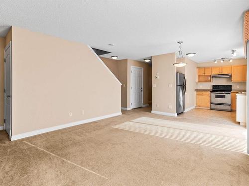 117 12050 17 Avenue, Edmonton, AB - Indoor Photo Showing Kitchen