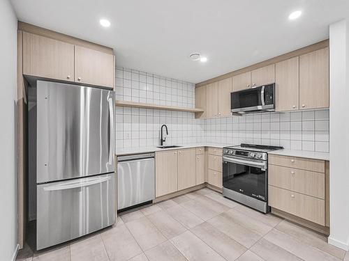 9252 76 Street, Edmonton, AB - Indoor Photo Showing Kitchen With Upgraded Kitchen