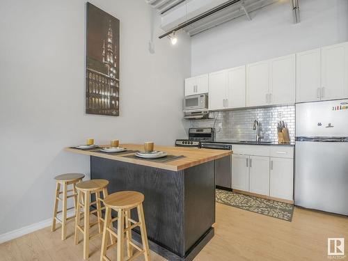 305 10355 105 Street, Edmonton, AB - Indoor Photo Showing Kitchen