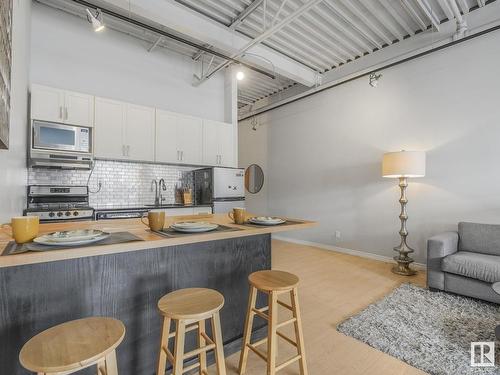 305 10355 105 Street, Edmonton, AB - Indoor Photo Showing Kitchen