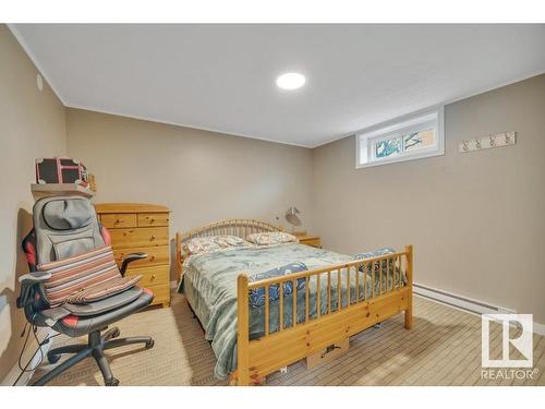 13527 115 Street, Edmonton, AB - Indoor Photo Showing Bedroom