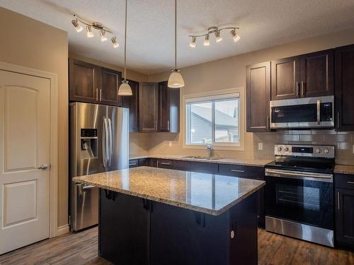 6921 Cardinal Wynd, Edmonton, AB - Indoor Photo Showing Kitchen