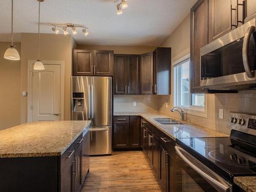 6921 Cardinal Wynd, Edmonton, AB - Indoor Photo Showing Kitchen With Double Sink With Upgraded Kitchen