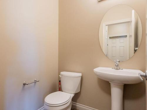 6921 Cardinal Wynd, Edmonton, AB - Indoor Photo Showing Bathroom