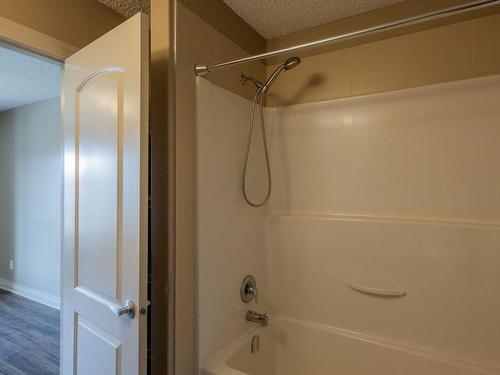 6921 Cardinal Wynd, Edmonton, AB - Indoor Photo Showing Bathroom