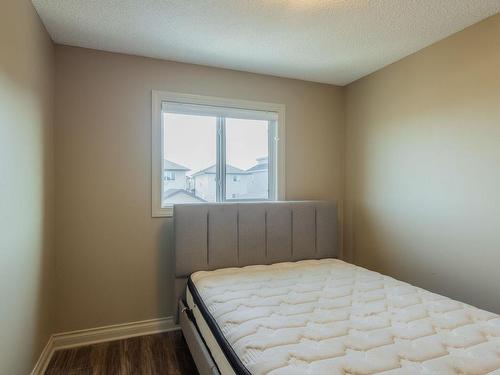 6921 Cardinal Wynd, Edmonton, AB - Indoor Photo Showing Bedroom