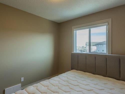 6921 Cardinal Wynd, Edmonton, AB - Indoor Photo Showing Bedroom