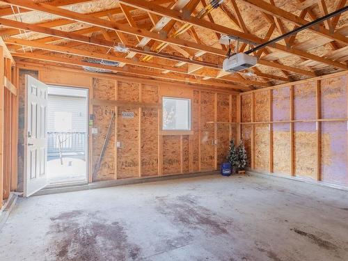 6921 Cardinal Wynd, Edmonton, AB - Indoor Photo Showing Garage