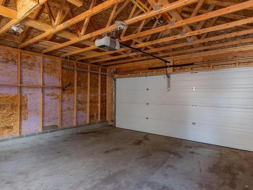 6921 Cardinal Wynd, Edmonton, AB - Indoor Photo Showing Garage