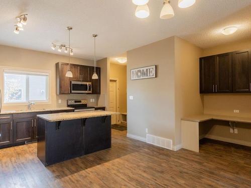 6921 Cardinal Wynd, Edmonton, AB - Indoor Photo Showing Kitchen With Upgraded Kitchen