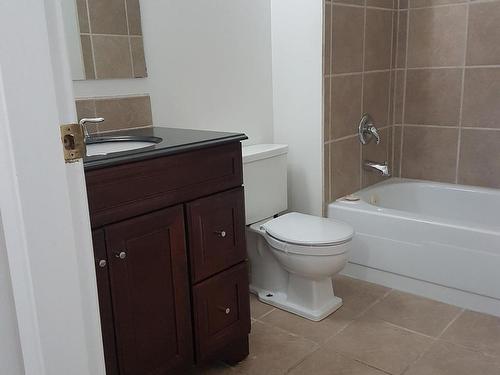 118 Primrose Gardens, Edmonton, AB - Indoor Photo Showing Bathroom