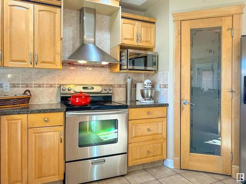 7415 169 Avenue, Edmonton, AB - Indoor Photo Showing Kitchen