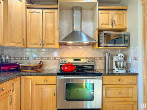 7415 169 Avenue, Edmonton, AB - Indoor Photo Showing Kitchen