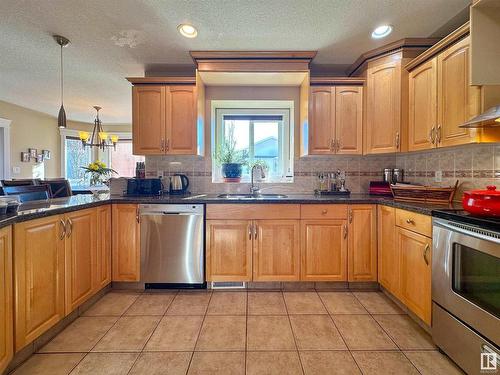 7415 169 Avenue, Edmonton, AB - Indoor Photo Showing Kitchen