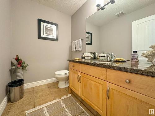 7415 169 Avenue, Edmonton, AB - Indoor Photo Showing Bathroom