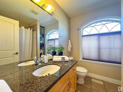 7415 169 Avenue, Edmonton, AB - Indoor Photo Showing Bathroom