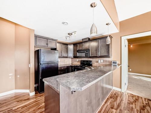 22 2565 Hanna Crescent, Edmonton, AB - Indoor Photo Showing Kitchen