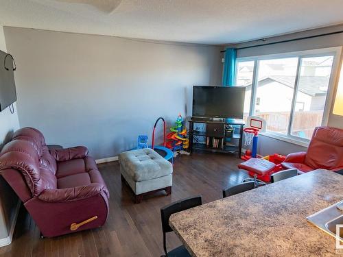 #20 Spruce Boulevard, Leduc, AB - Indoor Photo Showing Living Room