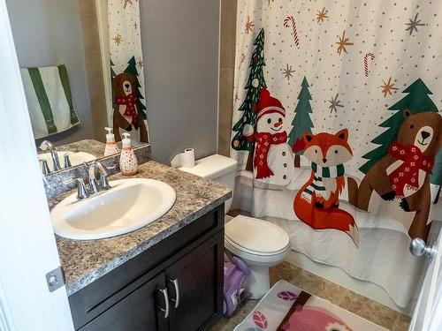 #20 Spruce Boulevard, Leduc, AB - Indoor Photo Showing Bathroom