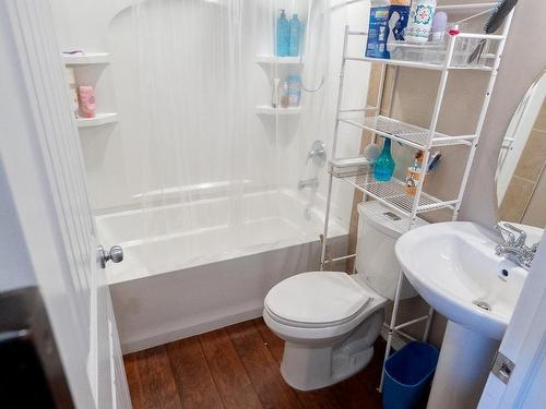 #20 Spruce Boulevard, Leduc, AB - Indoor Photo Showing Bathroom