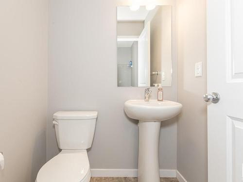 2590 Casey Way, Edmonton, AB - Indoor Photo Showing Bathroom