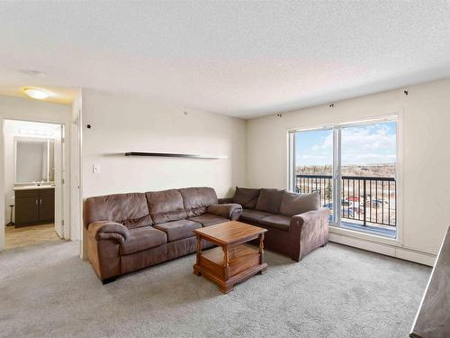 419 1180 Hyndman Road, Edmonton, AB - Indoor Photo Showing Living Room