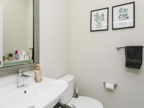 3730 8 Avenue, Edmonton, AB - Indoor Photo Showing Bathroom