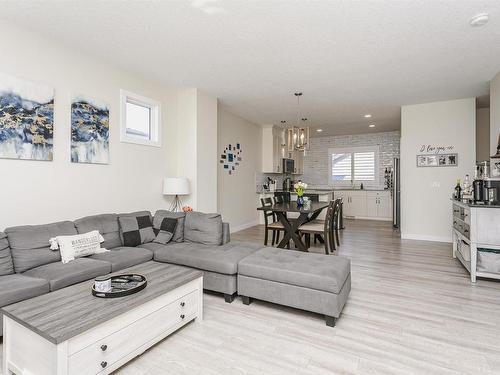 3730 8 Avenue, Edmonton, AB - Indoor Photo Showing Living Room