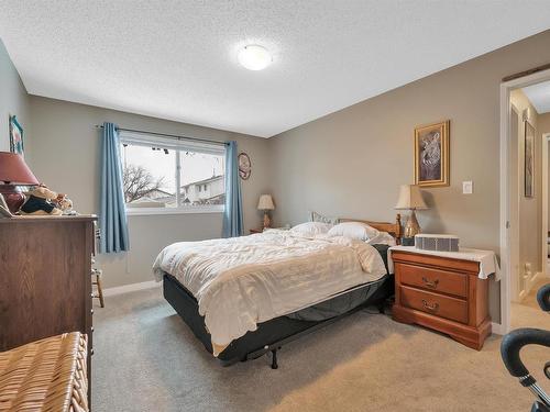 17020 103 Street, Edmonton, AB - Indoor Photo Showing Bedroom