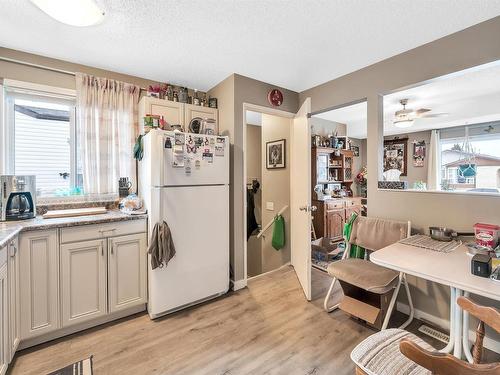 17020 103 Street, Edmonton, AB - Indoor Photo Showing Kitchen